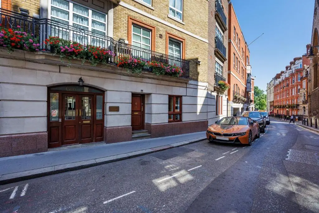 CARLTON COURT - MAYFAIR - 10 down street, Westminster, London, W1J 7AL, Storbritannien