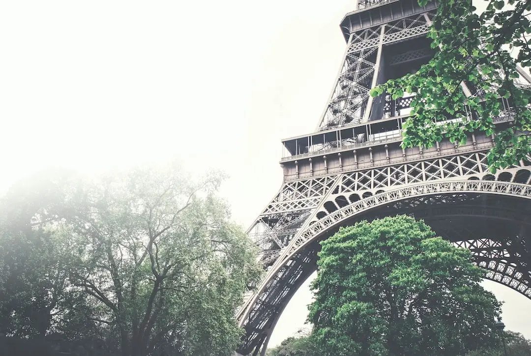 Top 10 hotell för en romantisk weekend i Paris illustration